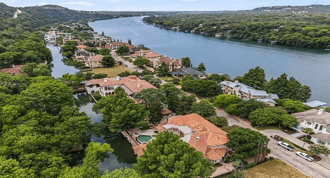 Best Places to Retire Near Water in Texas